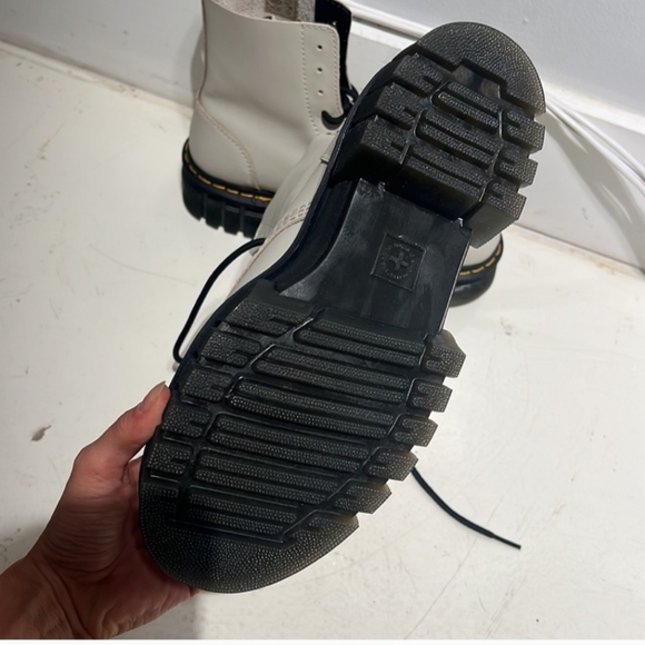 NEVER WORN Dr. Martens platform boots US womens size 8 - Picture 2 of 4